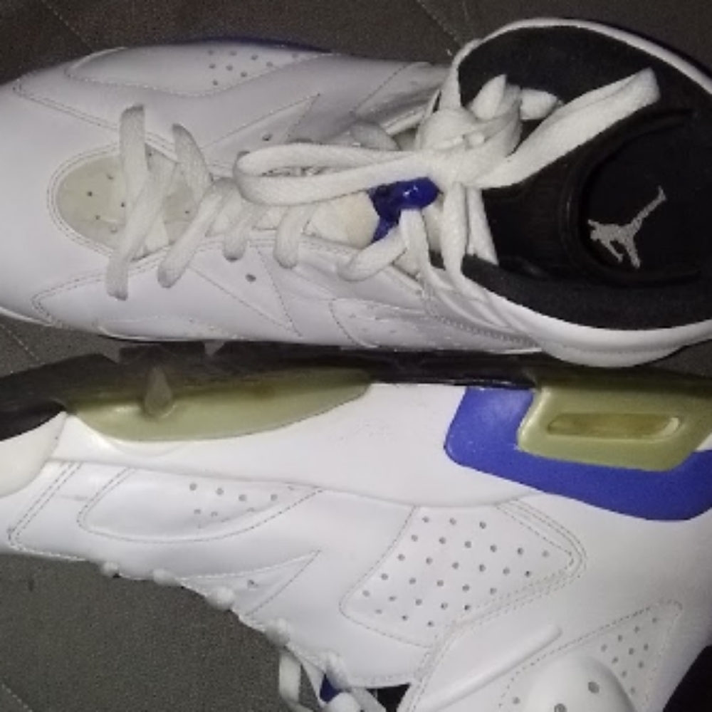Nikes - Picture 5 of 6